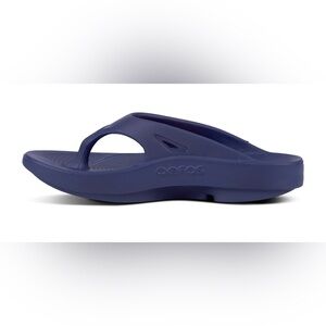 OOFOS M8/W10 Navy Unisex Toe Post Recovery Sandals Great Arch Support